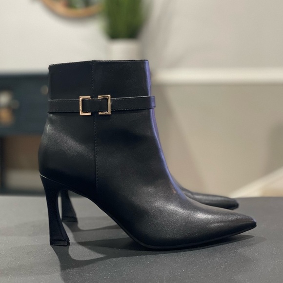 Unisa Kaysie Bootie - Picture 1 of 10